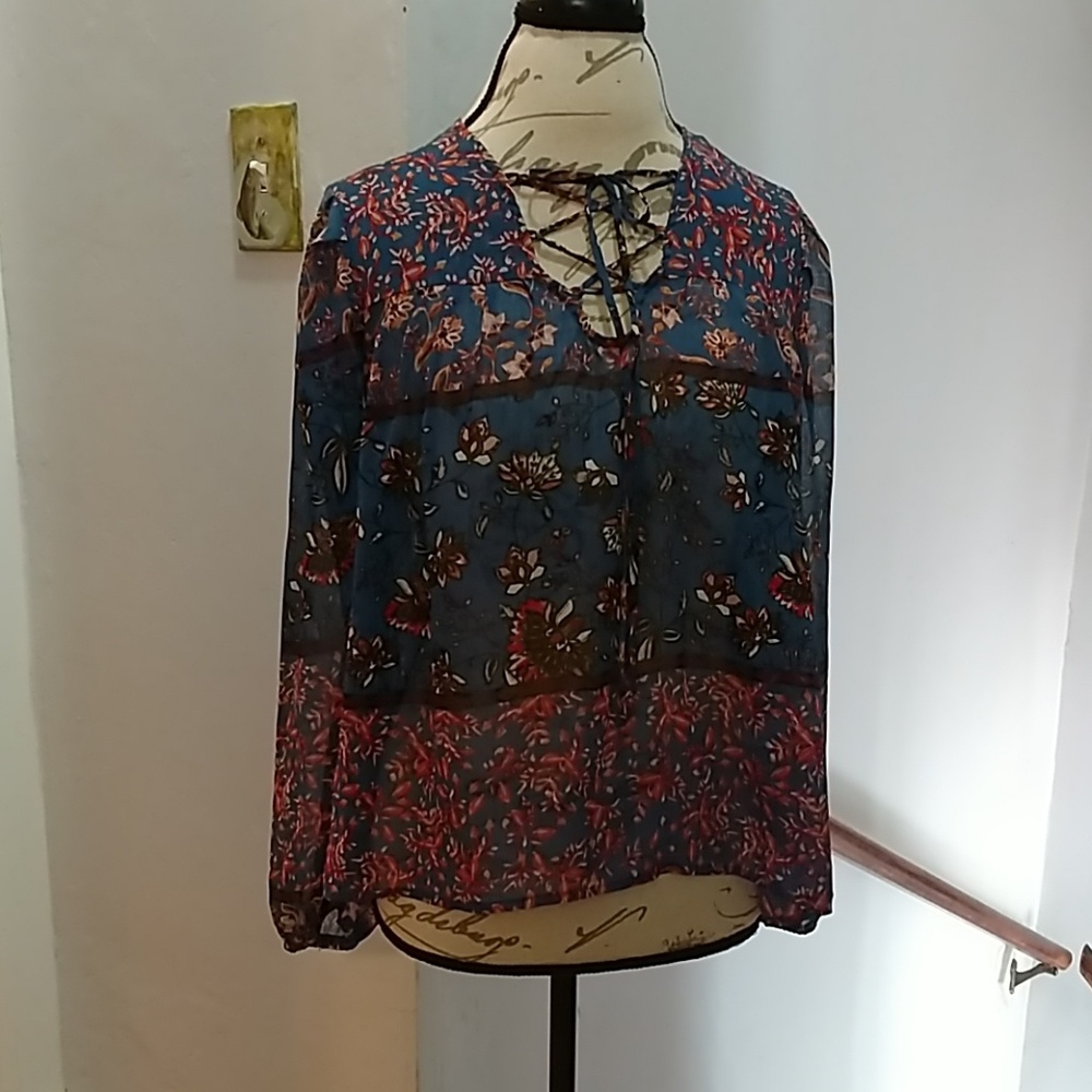 🎀 Everly sheer print top Sz XS